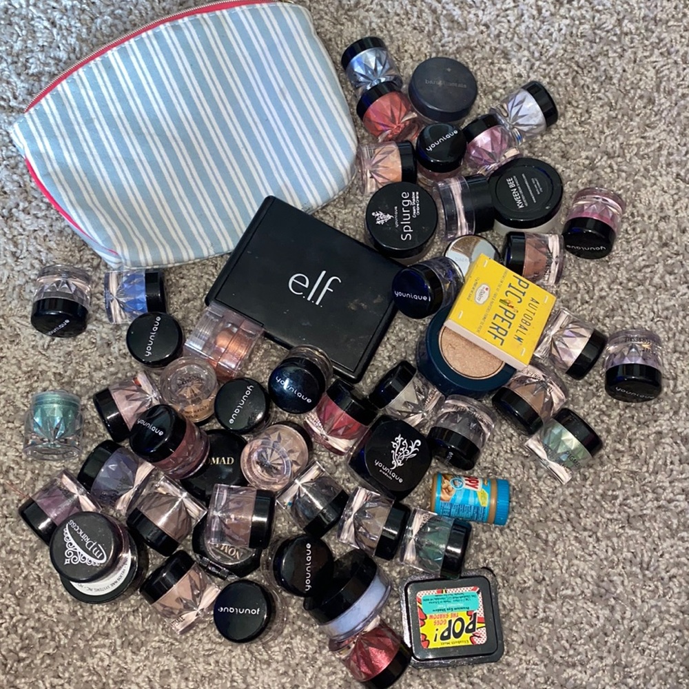 Mini eyeshadow samplers